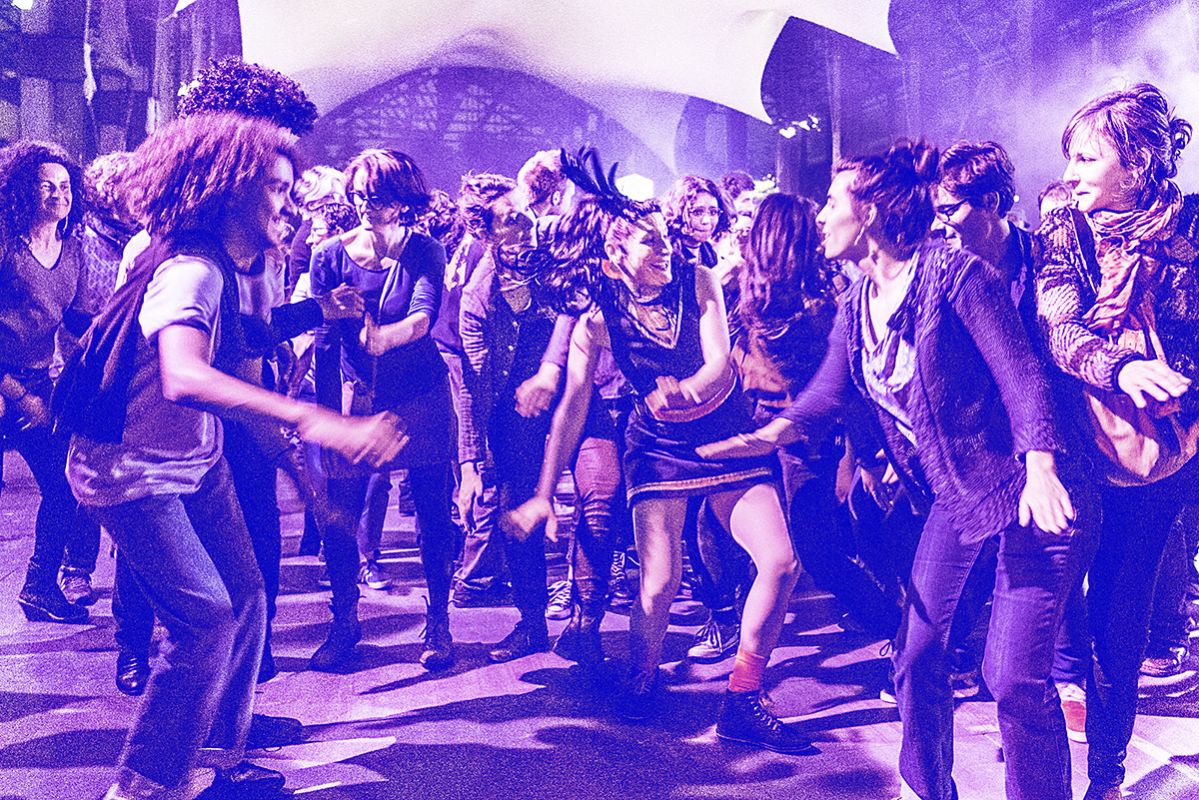 MOBIL DANCING